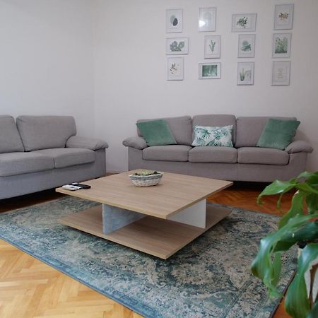 Arena Apartment With 3 Bedrooms In The City Center بولا المظهر الخارجي الصورة