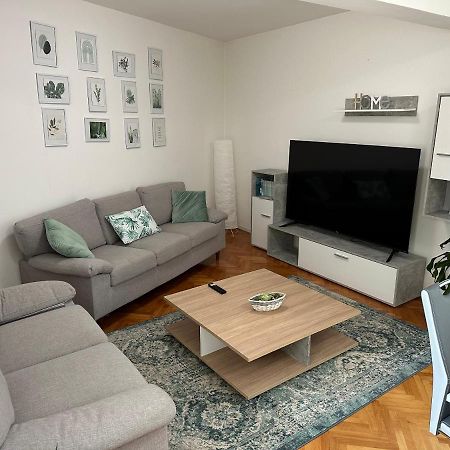 Arena Apartment With 3 Bedrooms In The City Center بولا المظهر الخارجي الصورة