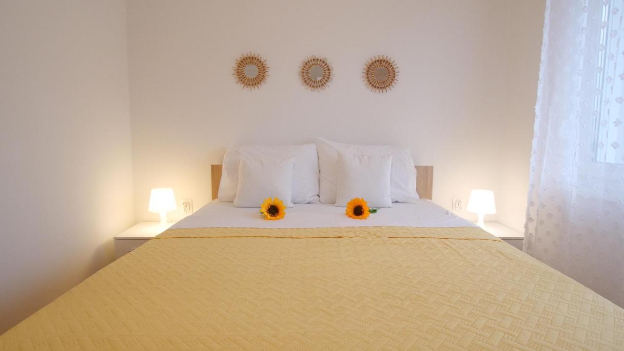 Arena Apartment With 3 Bedrooms In The City Center بولا المظهر الخارجي الصورة