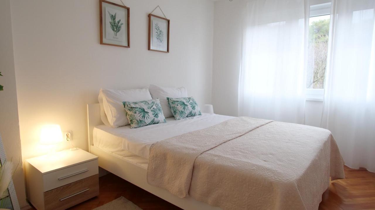 Arena Apartment With 3 Bedrooms In The City Center بولا المظهر الخارجي الصورة