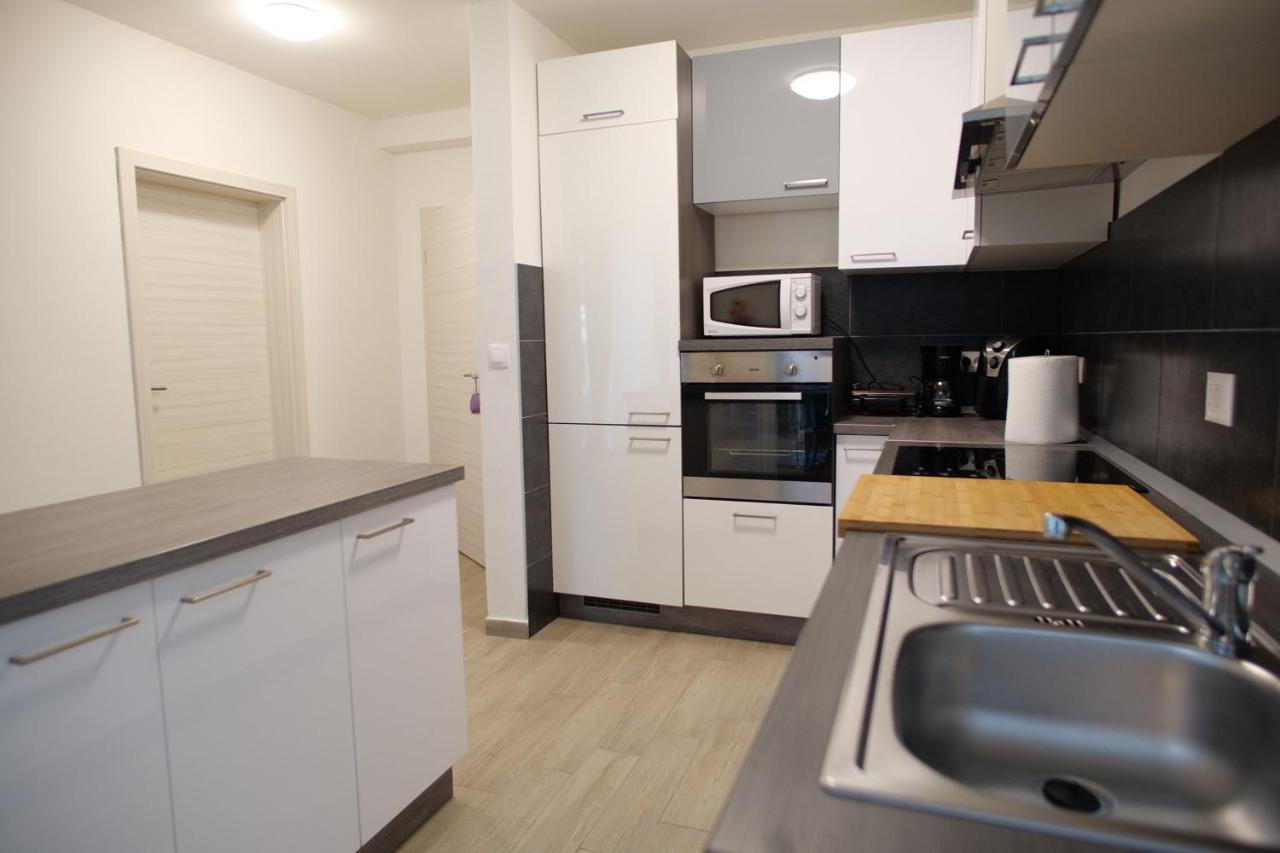 Arena Apartment With 3 Bedrooms In The City Center بولا المظهر الخارجي الصورة