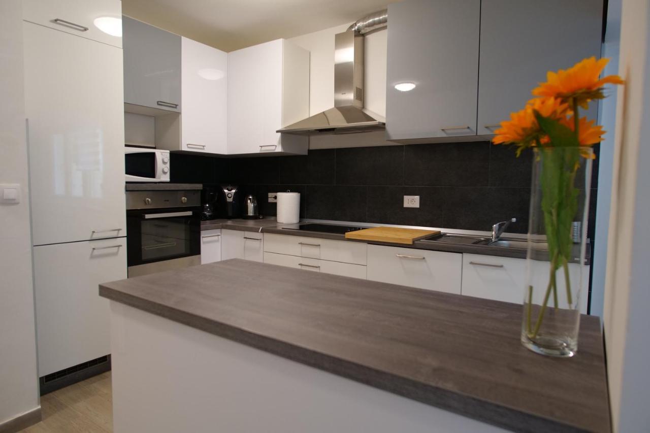 Arena Apartment With 3 Bedrooms In The City Center بولا المظهر الخارجي الصورة