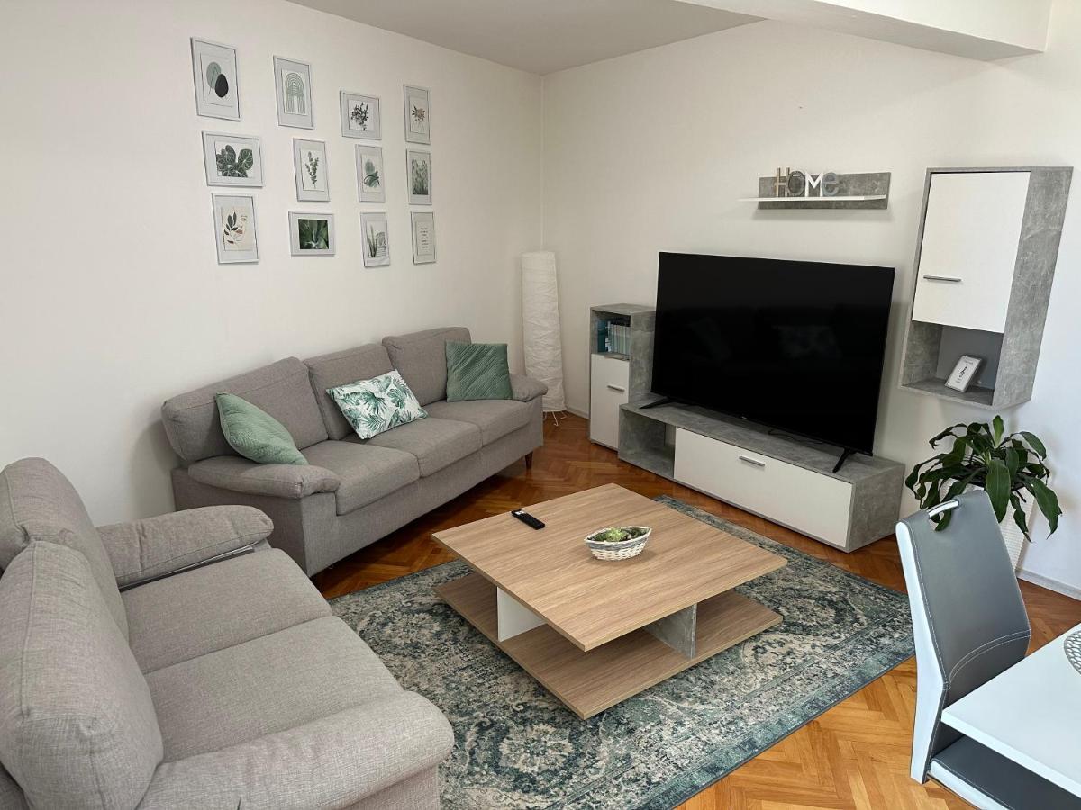 Arena Apartment With 3 Bedrooms In The City Center بولا المظهر الخارجي الصورة